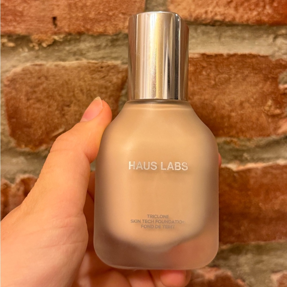 Haus Labs TRICLONE™ SKIN TECH MEDIUM COVERAGE FOUNDATION